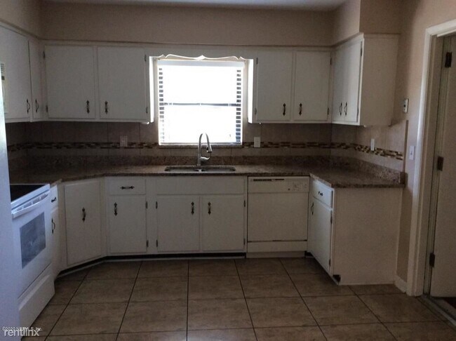 Building Photo - 3 br, 2 bath House - 3214 Red Oak Dr