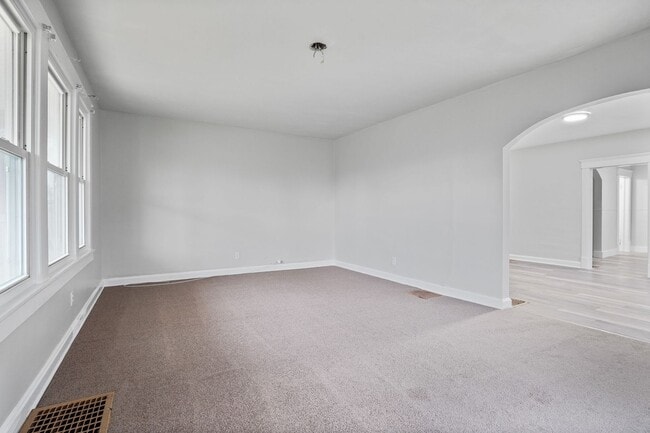Building Photo - MOVE-IN READY - May 16th 2025