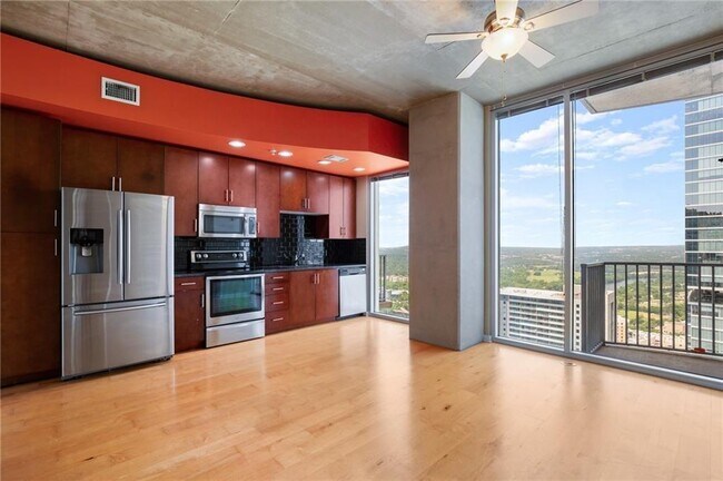 Building Photo - 360 Nueces St