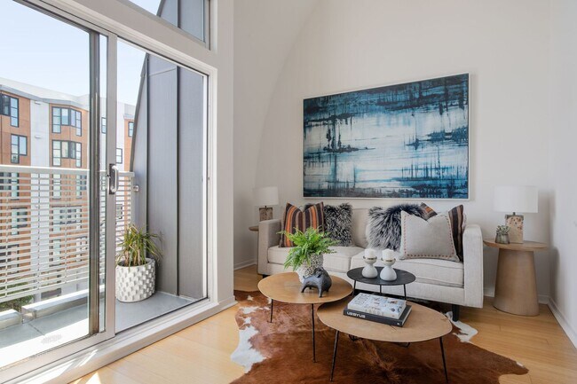 Foto del edificio - Stunning Two Bedroom Condo in Prime Neighborhood - Please Contact for Showing Availability!