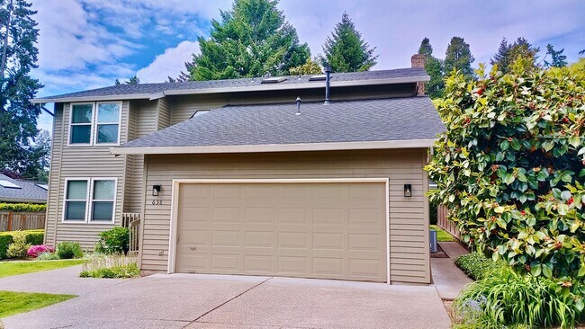 Building Photo - Great 4 bedroom Home Located in the Sought...