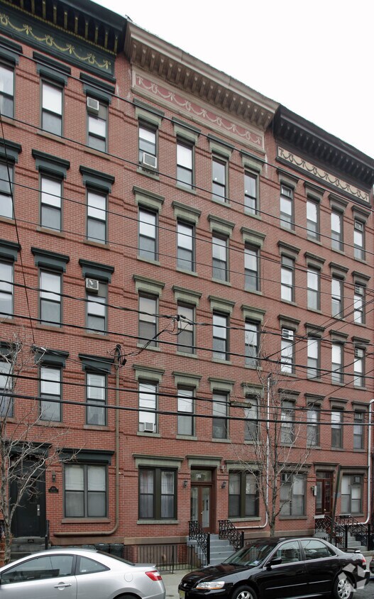 Building Photo - 807 Park Ave