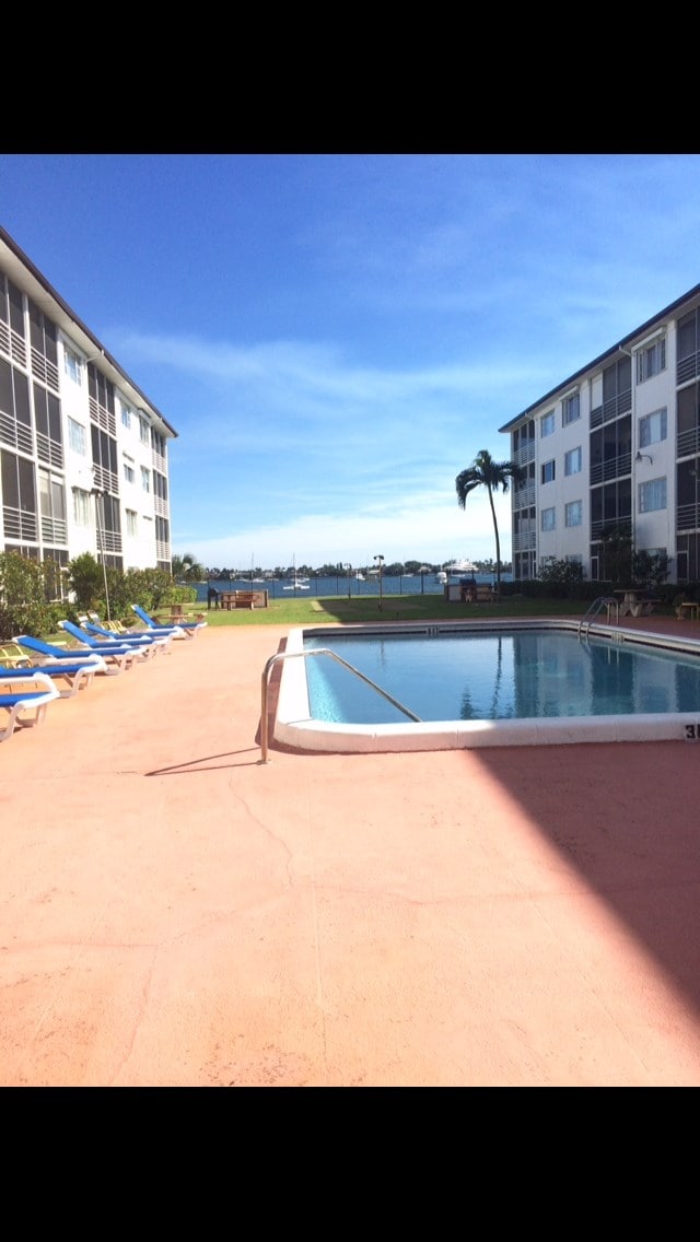 Heated pool - 4500 N Flagler Dr