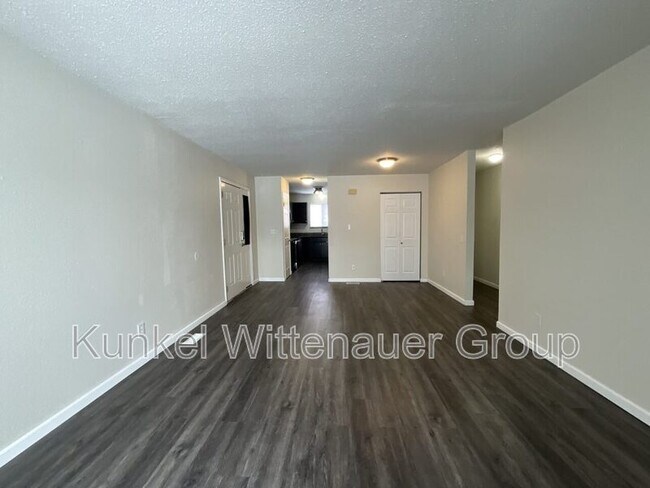 Foto del edificio - 19 Twin Oaks Dr