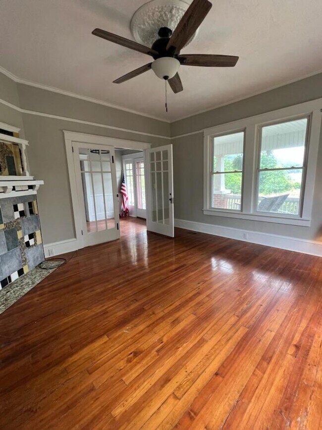 Foto del edificio - Downtown Marion Rental!