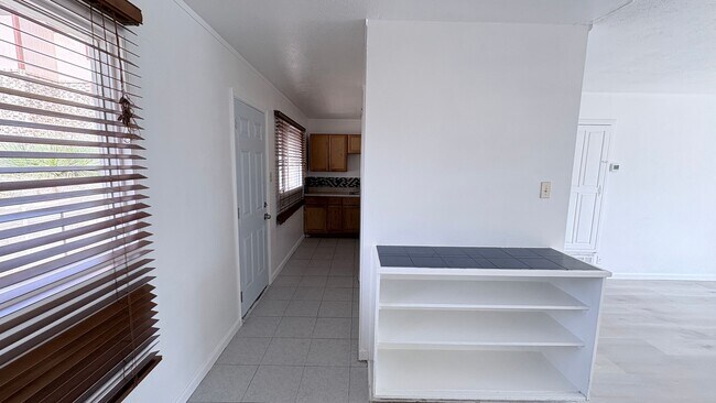 Foto del edificio - 611 W 11th St