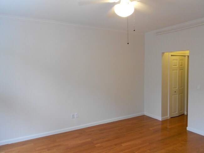 Building Photo - 7 Haviland St
