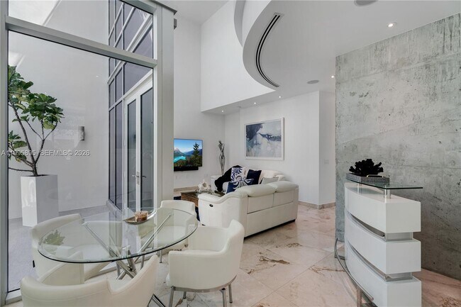 Foto del edificio - 548 Fernwood Rd