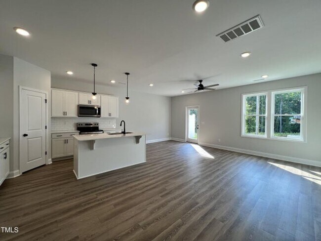 Foto del edificio - 3 Bedroom/2.5 Bath/Loft/1 Car Garage Townhome in Clayton