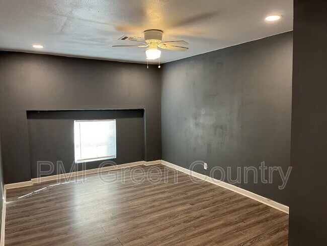 Foto del edificio - 859 E 52nd St N