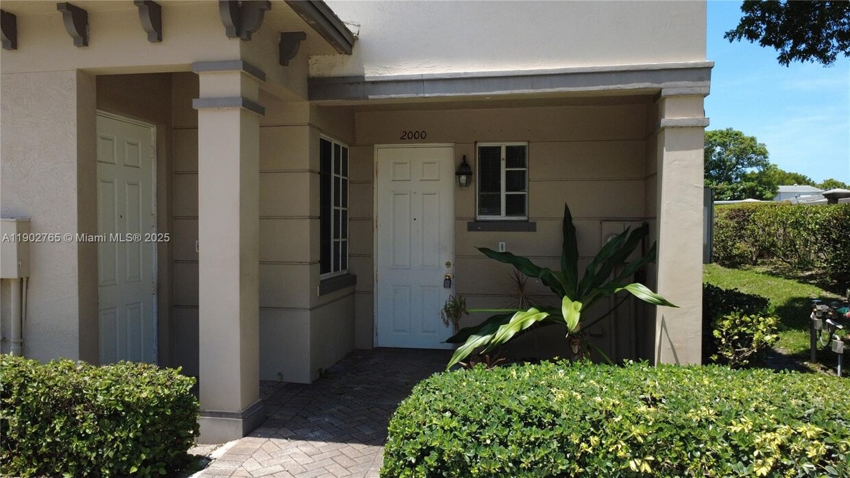 Foto principal - 2000 Freeport Dr