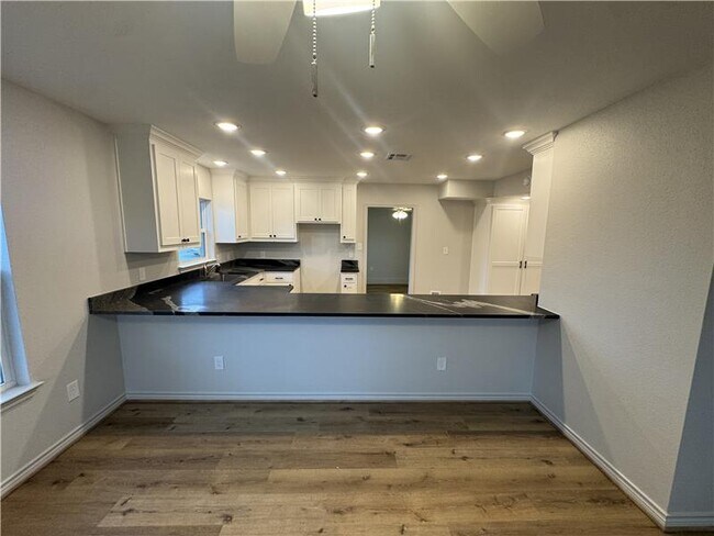 Foto del edificio - 207 Laurel Ln