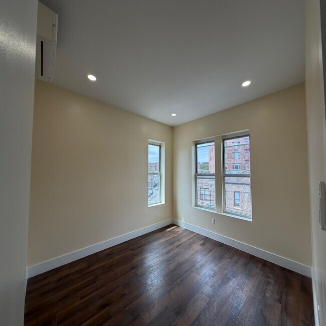 Foto del edificio - 9104 43rd Ave
