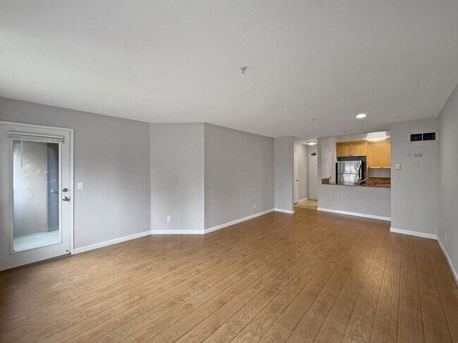 Foto del edificio - Great 2B/2BA Condo in UTC!