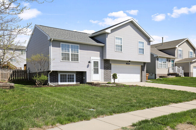 Building Photo - 2710 Mesa St