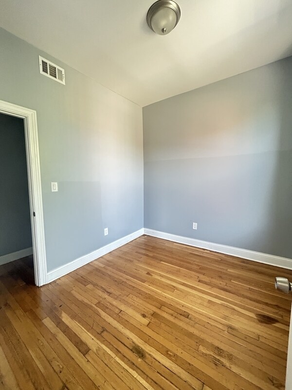 Foto del edificio - 6601 S Langley Ave
