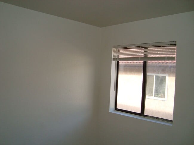 Building Photo - 2235 Sunrise Ln E