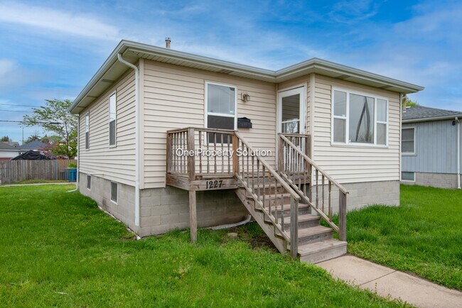 Foto del edificio - 1227 Logan St