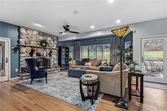Building Photo - 4892 MacGregor Ln
