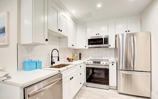 Foto del edificio - Newly Renovated 2 BR/1 BA Apartment in Par...