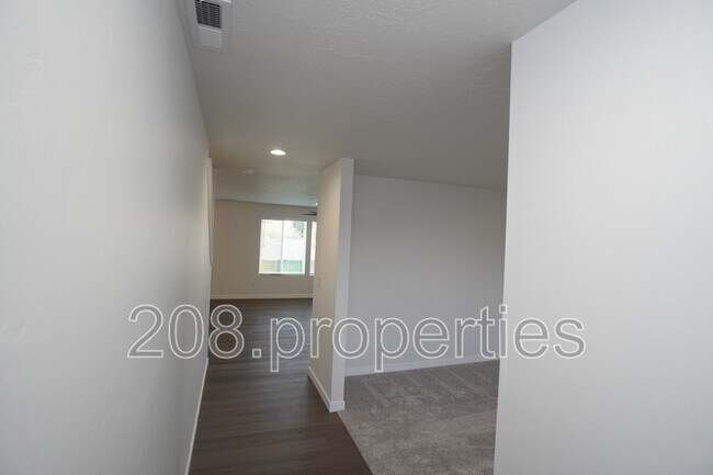 Foto del edificio - 5813 W Stavros St