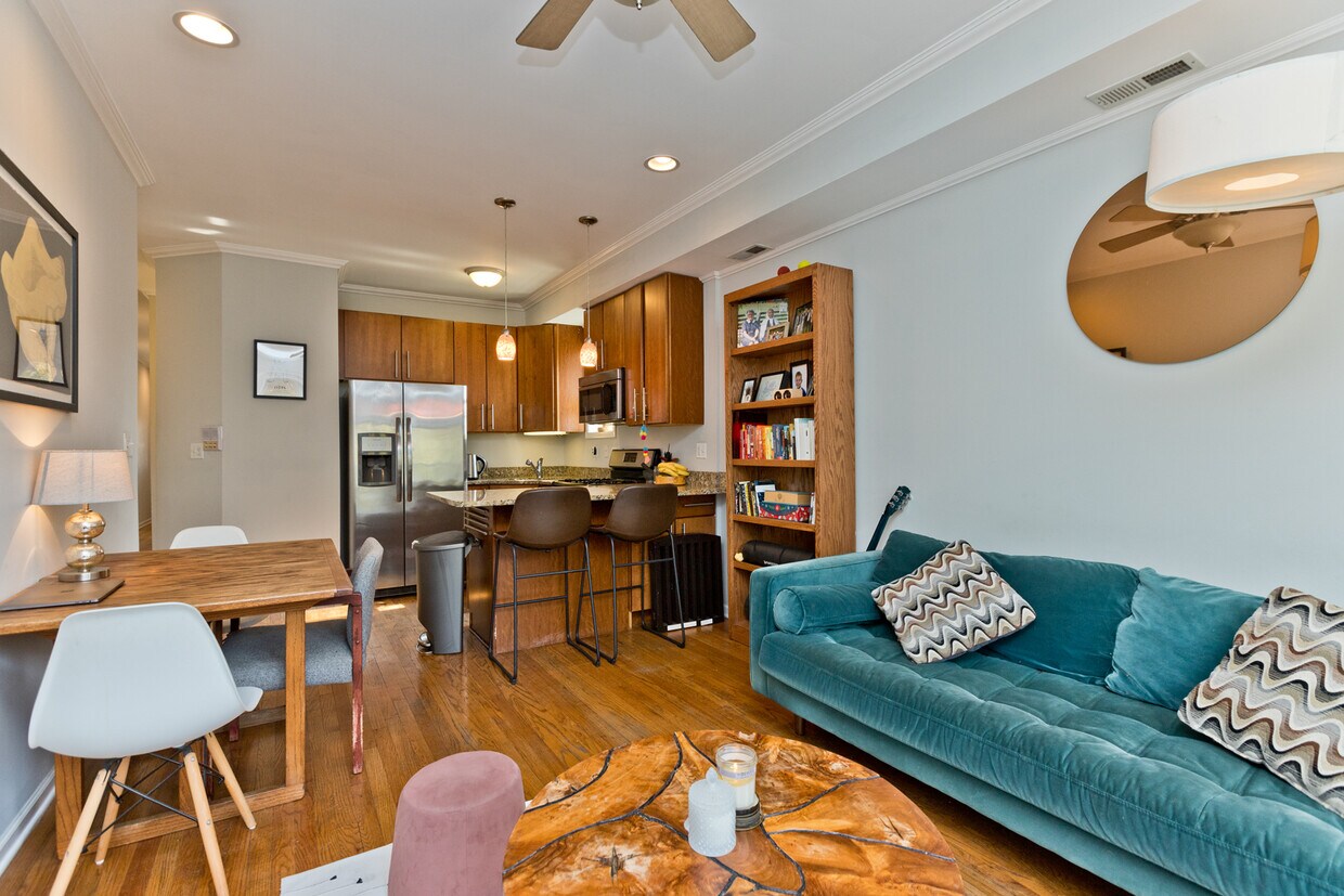 Foto principal - 2717 N Sawyer Ave