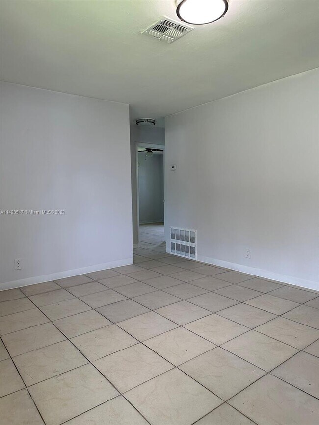 Foto del edificio - 300 SW 9th Ave