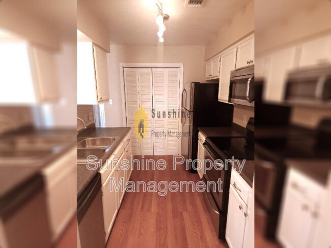 Foto del edificio - 5049 Reese Dr N