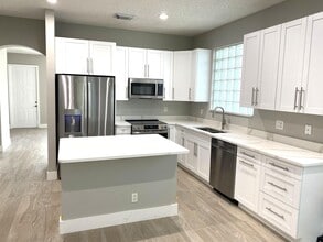 Building Photo - 1122 Rialto Dr