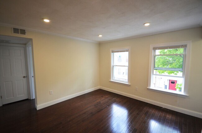 Building Photo - 130 Bro