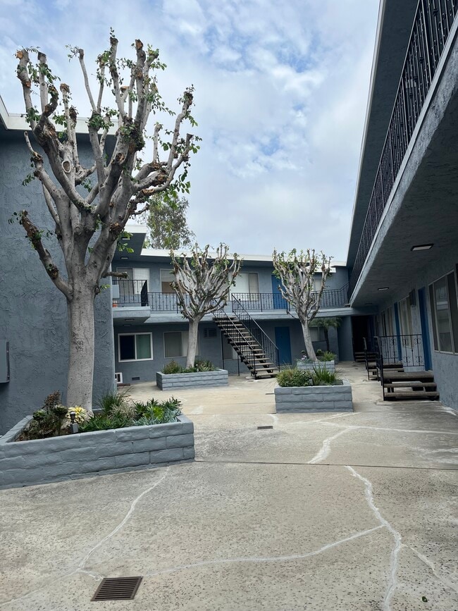 Building Photo - 10541 National Blvd