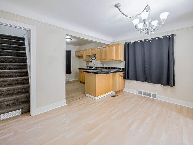 Building Photo - Charming 3 Bedroom Home Available in Quiet Pontiac Neighborhood