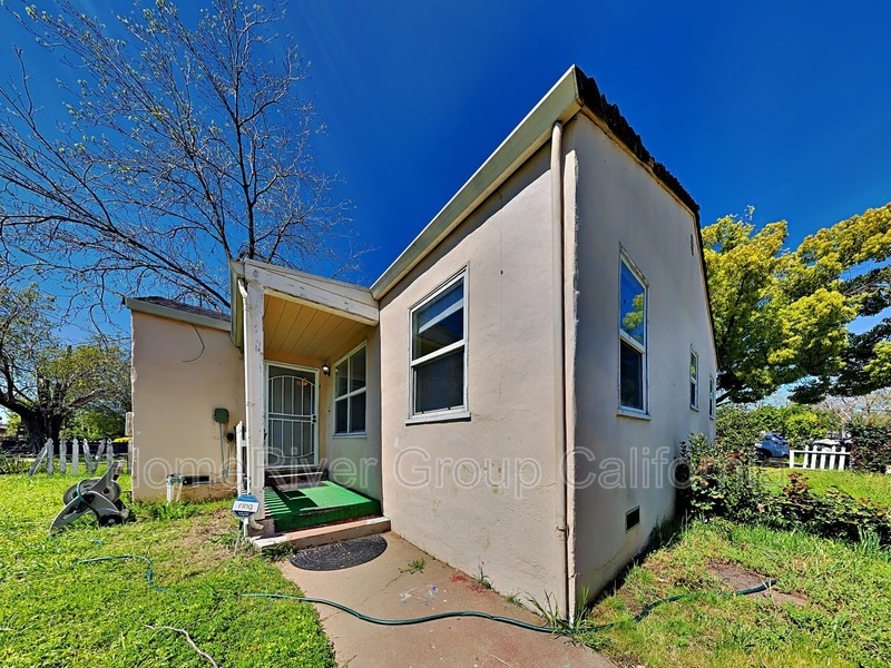 Primary Photo - 3887 14th Ave