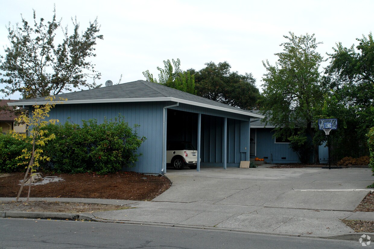 Primary Photo - 1223 Butte Ct