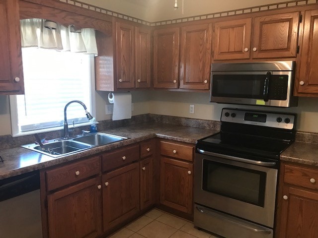 Building Photo - 910 Castlewood Dr
