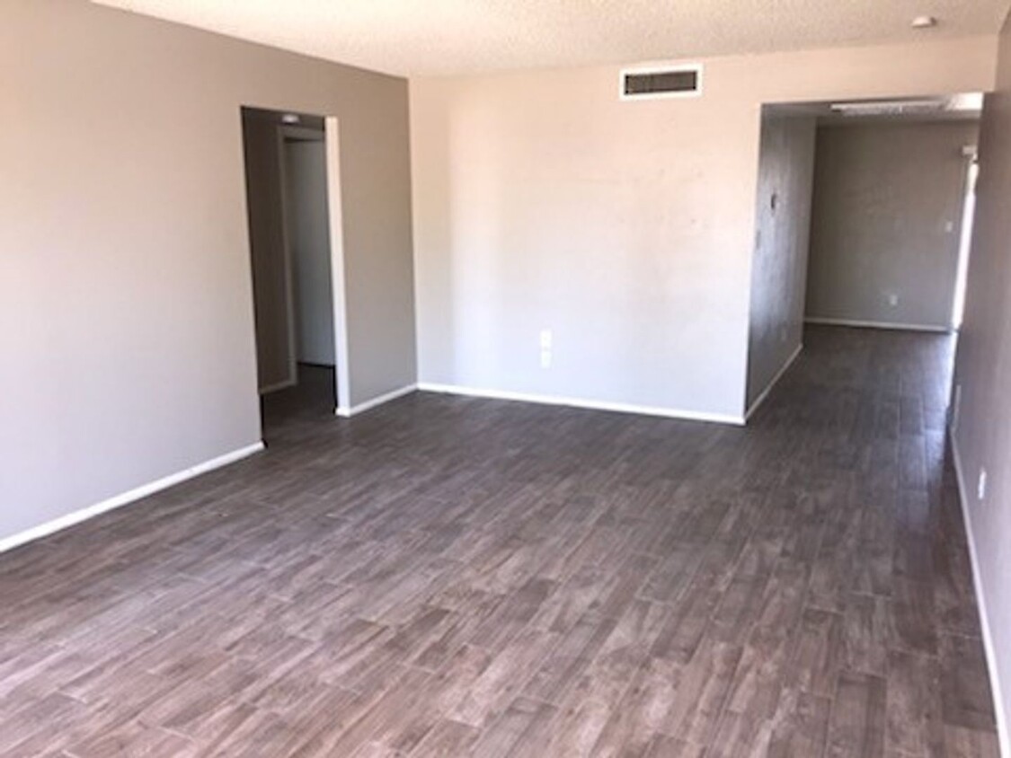 Foto principal - Great Tempe Location! 3 Bed 2 Bath Home wi...