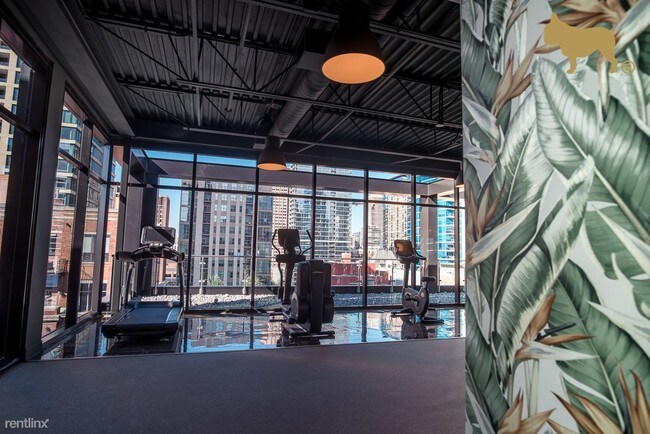 Foto del edificio - 668-676 N Kingsbury St