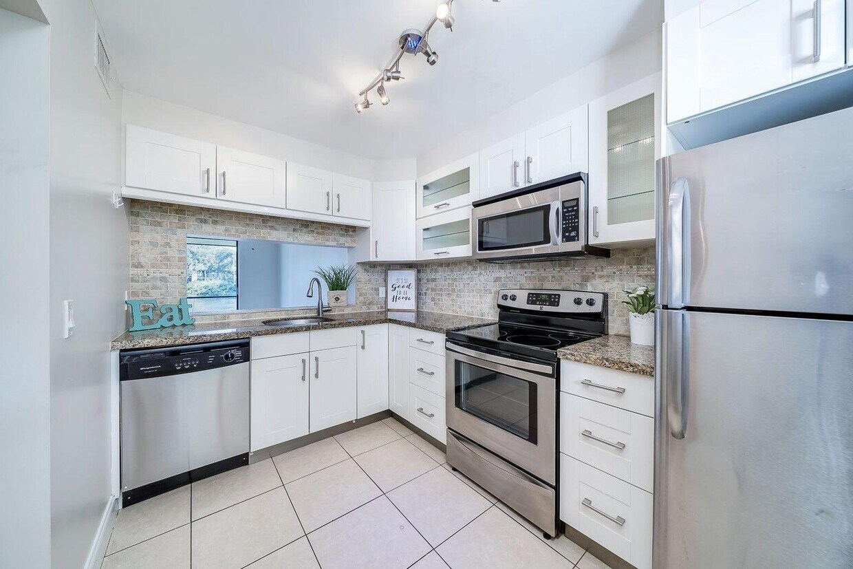 Foto principal - 1238 S Military Trail