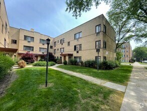 Building Photo - 2032 W Jarvis Ave