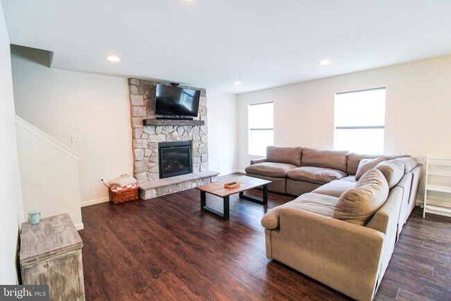 Building Photo - 1275 Dietz Rd