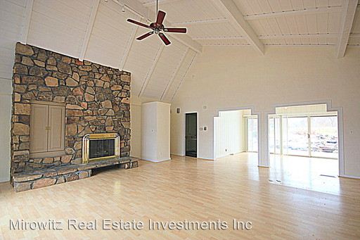 Building Photo - 70 Meadowbrook Country Club Est