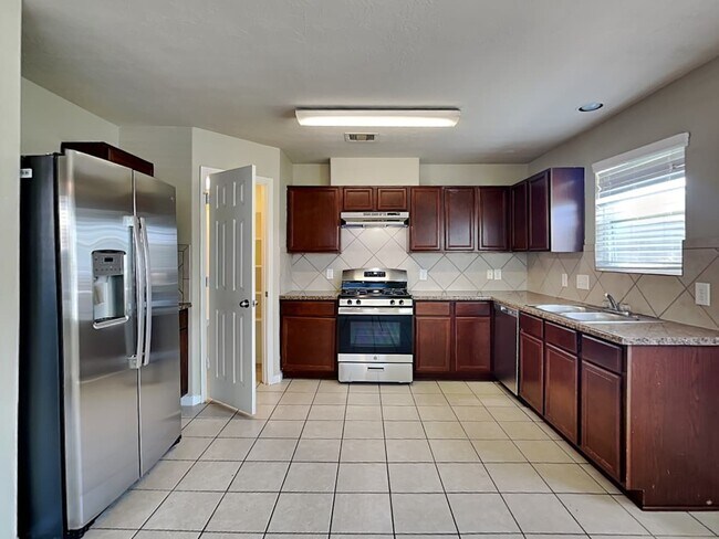 Building Photo - 19239 Canaras Ct