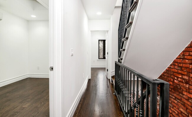 Foto del edificio - 629A Madison St