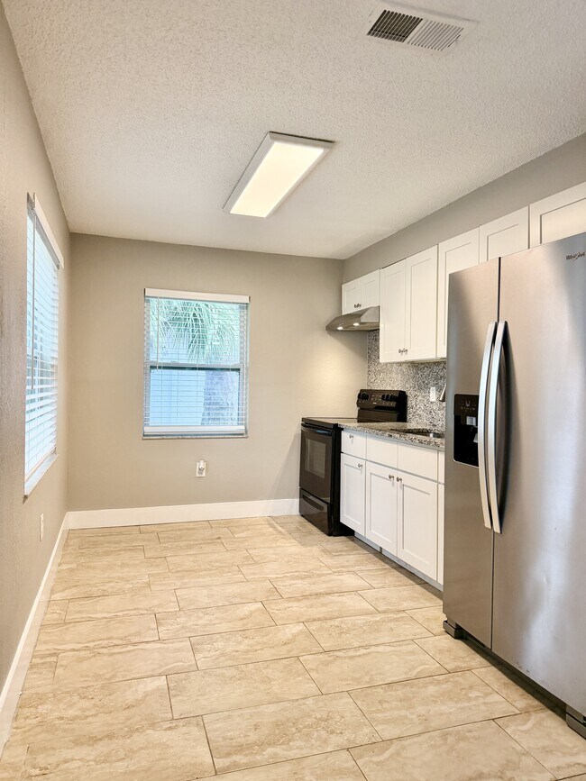 Building Photo - 7132 Oakwood Dr