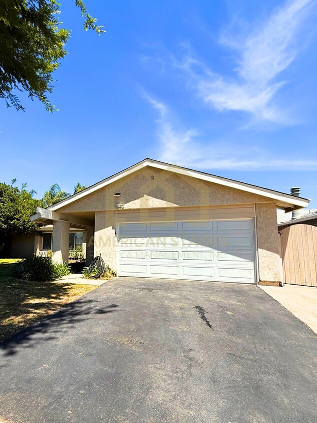 Foto principal - 2488 Parkdale Ave
