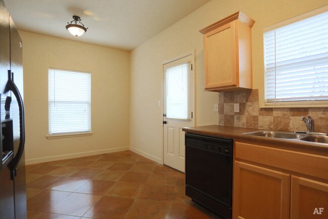 Foto del edificio - 3409-3411 Jenne Hill Dr