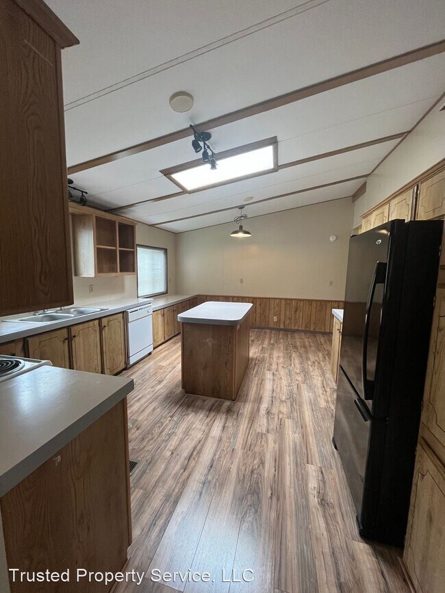 Building Photo - 3 br, 2 bath House - 38500 McKenzie Highway
