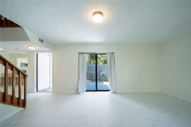 Foto del edificio - 17455 Overhill Dr