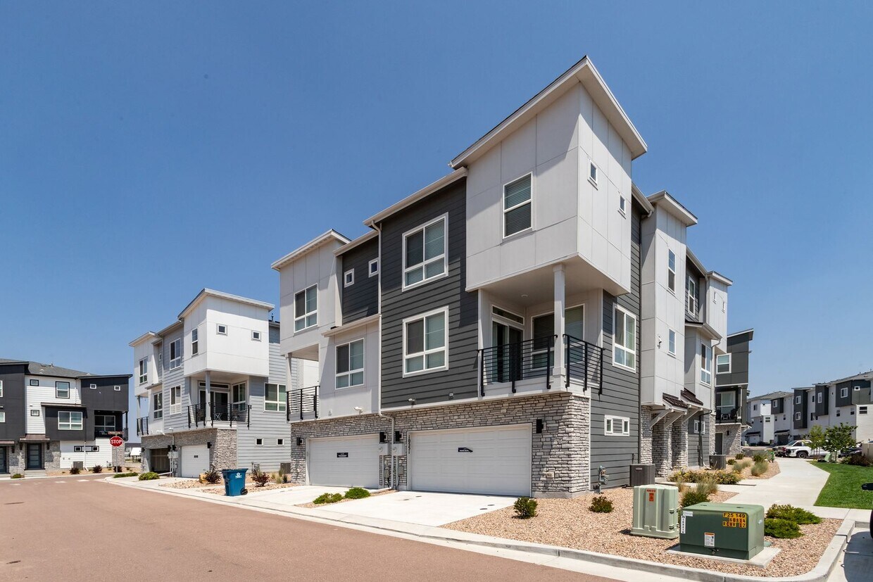 Photo - 10551 Spectrolite Point