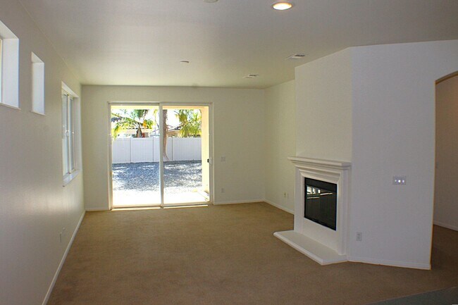 Foto del edificio - Resort Style Living In Lovely Solera Oaks.